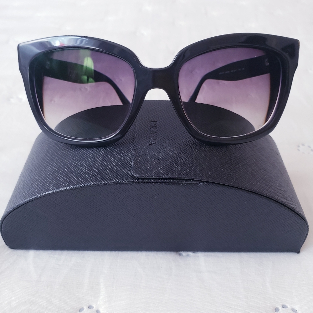 Prada SPR 07P Black Oversized Butterfly Sunglasses Gradient Lenses Rx-Able